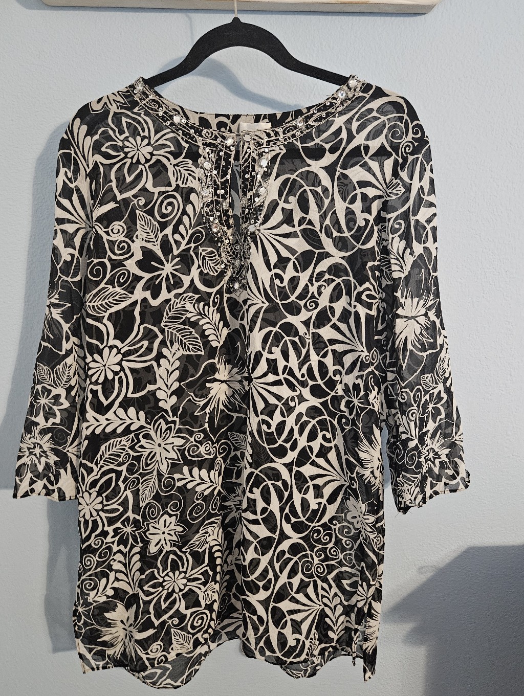 Chicos Women’s Black & White Floral Tunic Top